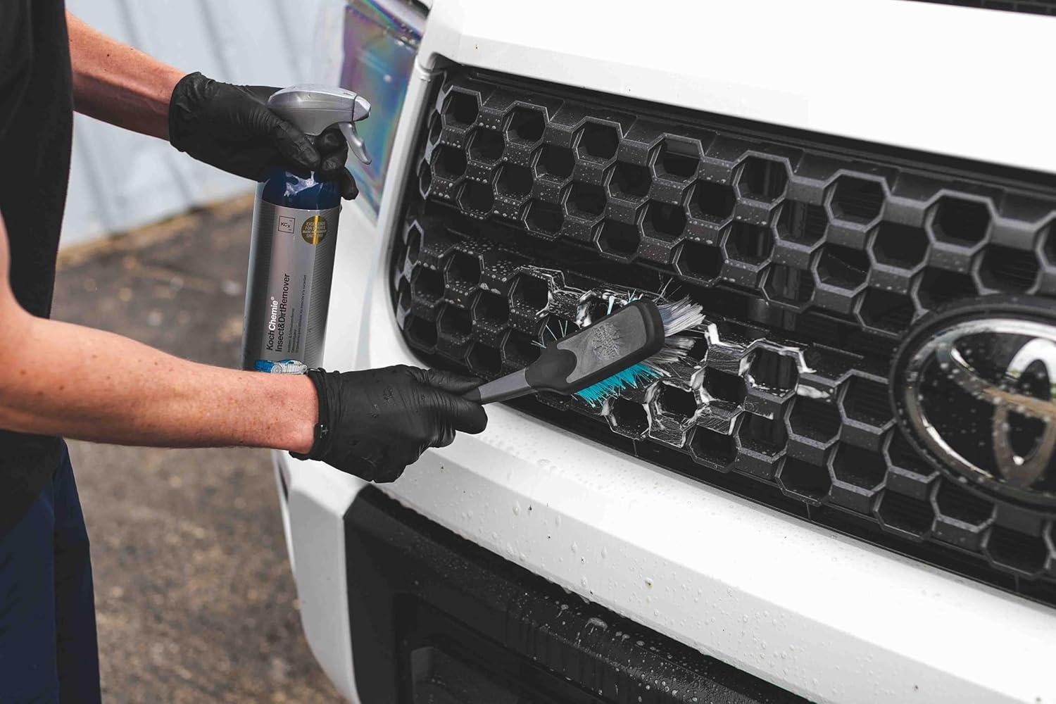 imageThe Rag Company  ULTRA Wheel and Body Brush  MultiDirectional Soft Tip Bristles Safe for Wheels Tires and Body Panels on Cars Trucks and SUVs  Patented Design Made by Pro Detailers